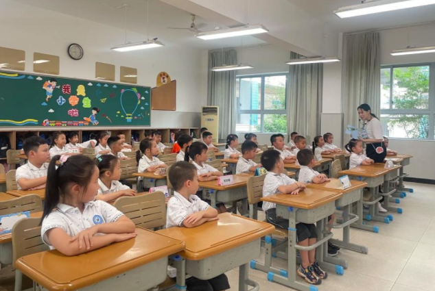 優(yōu)質均衡方向加速跨進并積極探索高中教育特征多元展開新途徑