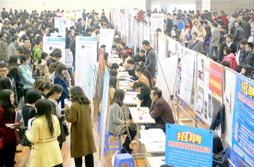 加強(qiáng)安全教育及時(shí)發(fā)布虛假招聘求職詐騙等典型案例增強(qiáng)風(fēng)險(xiǎn)防范